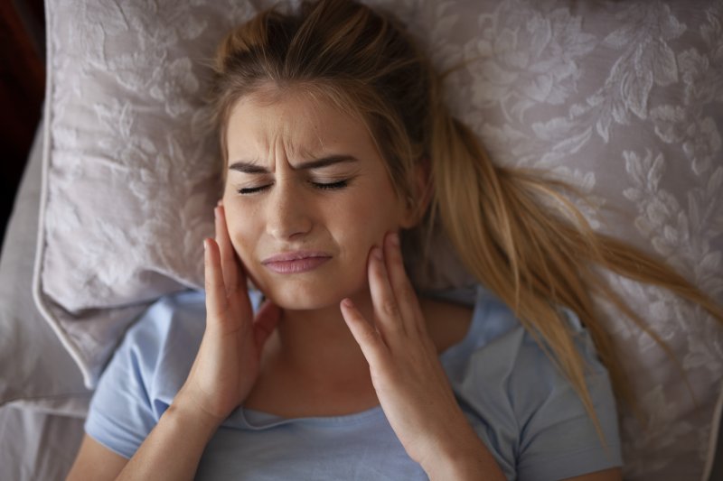 Woman experiencing discomfort from TMJ 